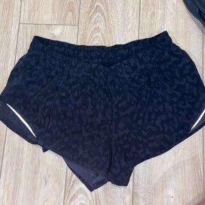 lulu lemon hotty hot athletic shorts. size: 12 regular.